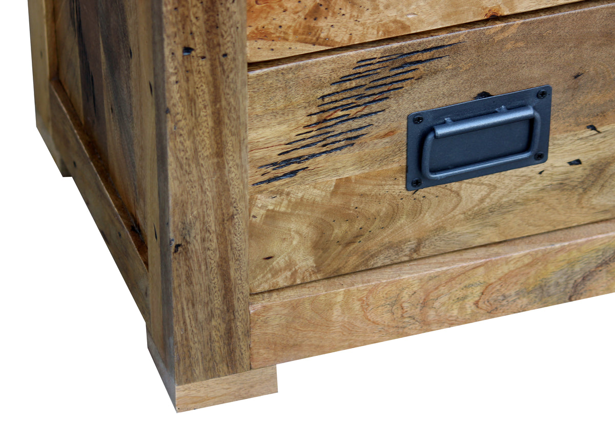 R004 Chest Display